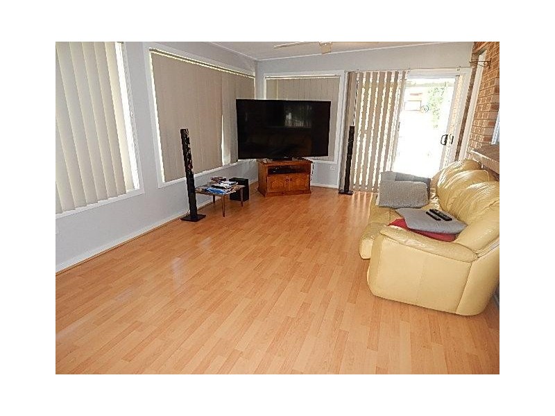 7 Hall Crescent, Tarro NSW 2322