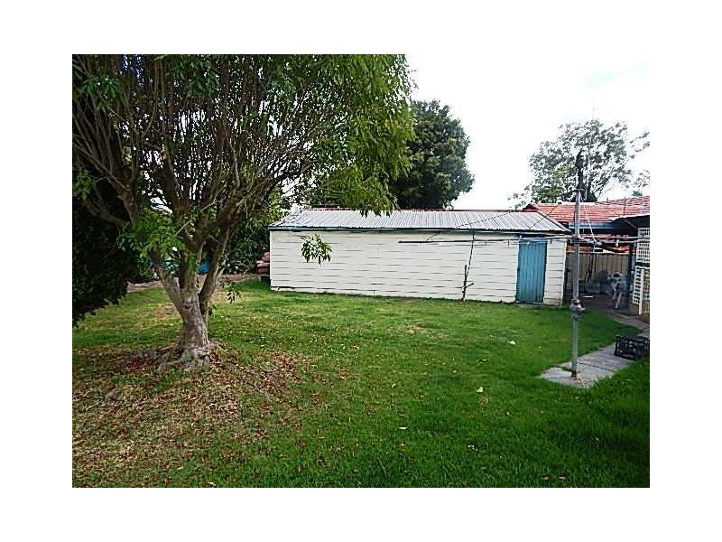 7 Hall Crescent, Tarro NSW 2322