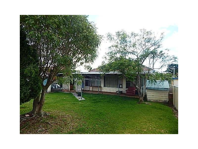 7 Hall Crescent, Tarro NSW 2322