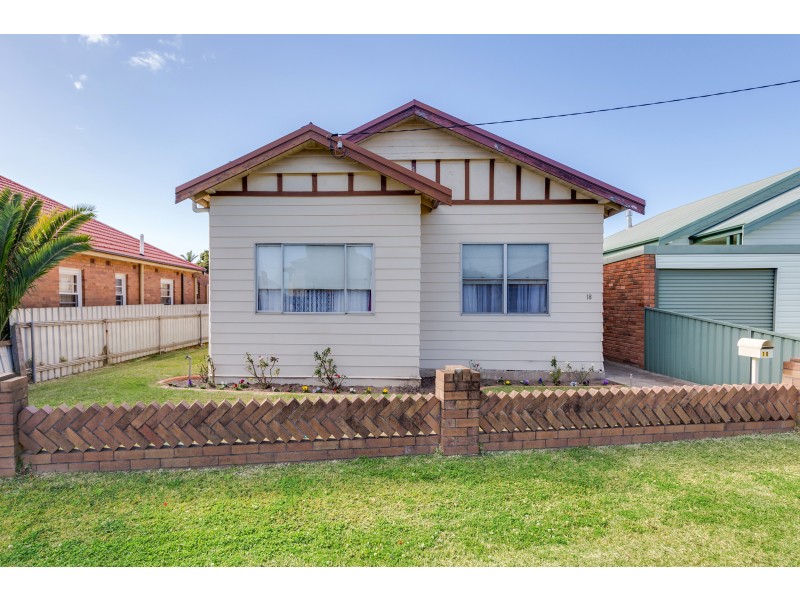 18 Roxburgh Street, Stockton NSW 2295