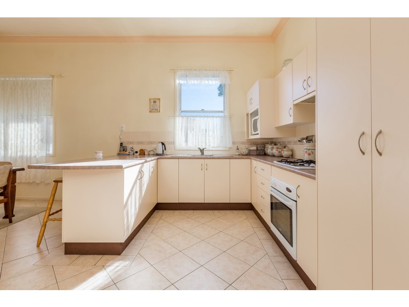 18 Roxburgh Street, Stockton NSW 2295