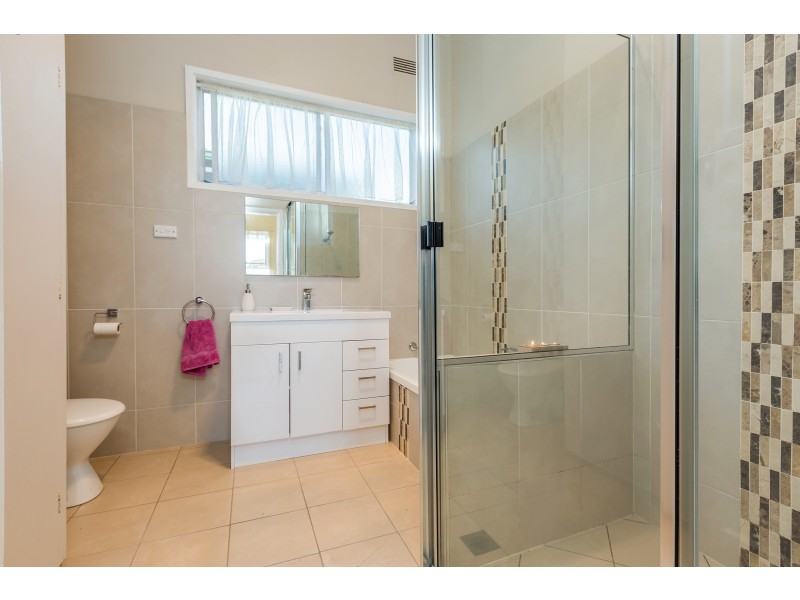 18 Roxburgh Street, Stockton NSW 2295