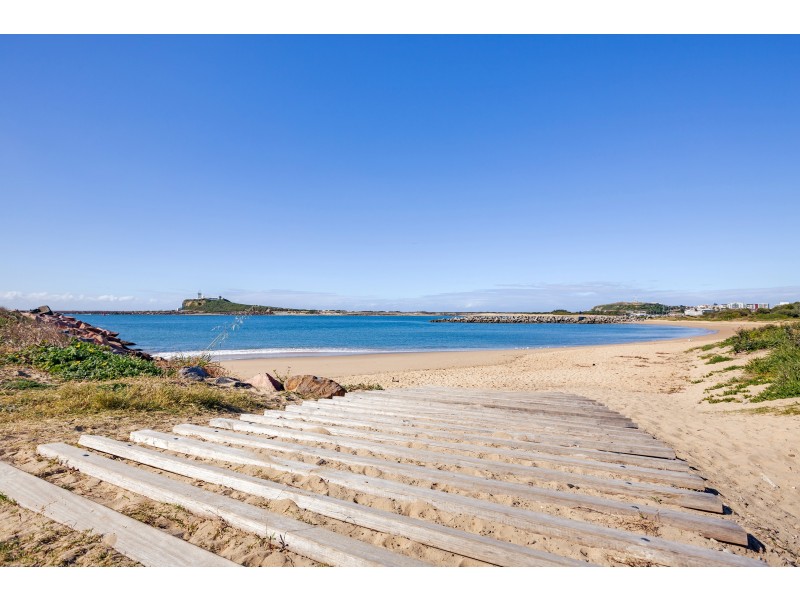 18 Roxburgh Street, Stockton NSW 2295