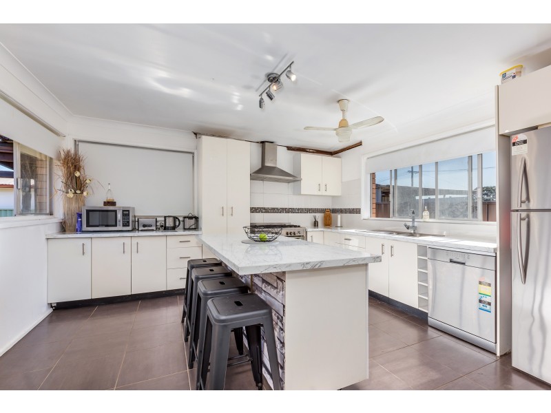8 Paston Street, Tarro NSW 2322