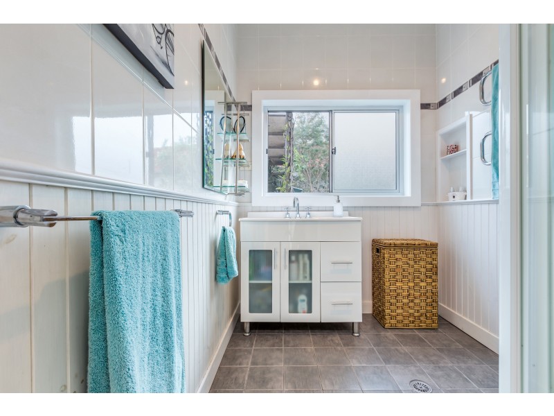 16 Eastern Ave, Tarro NSW 2322