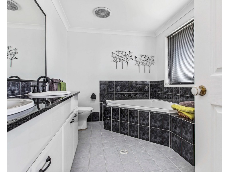 9 Claret Ash Close, Aberglasslyn NSW 2320