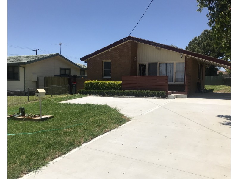 4 Busby Close, Woodberry NSW 2322