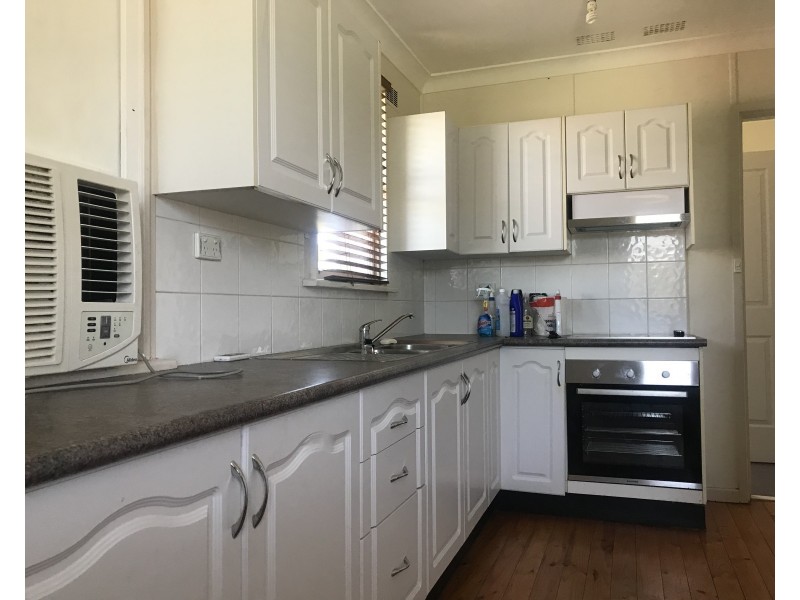 4 Busby Close, Woodberry NSW 2322