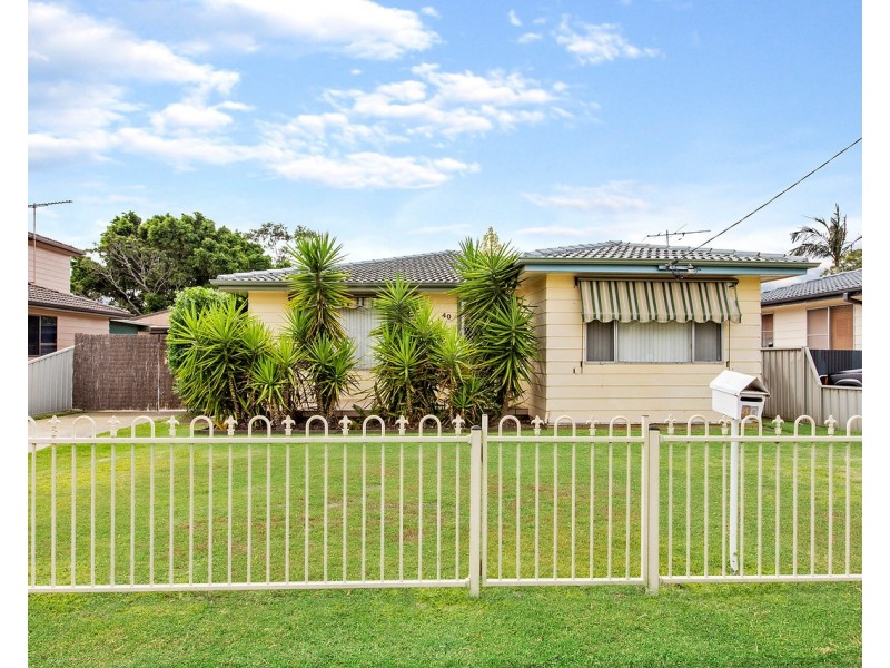 40 Burgess Parade, Tarro NSW 2322