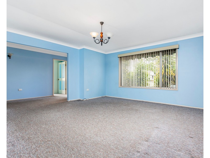 40 Burgess Parade, Tarro NSW 2322