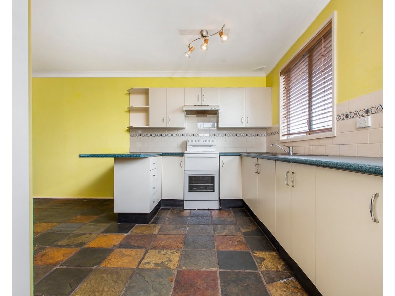 40 Burgess Parade, Tarro NSW 2322