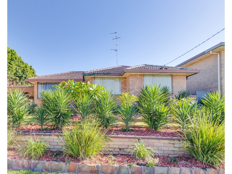 8 Paston Street, Tarro NSW 2322