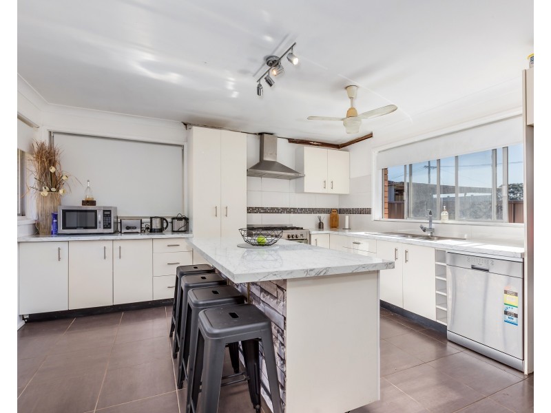 8 Paston Street, Tarro NSW 2322