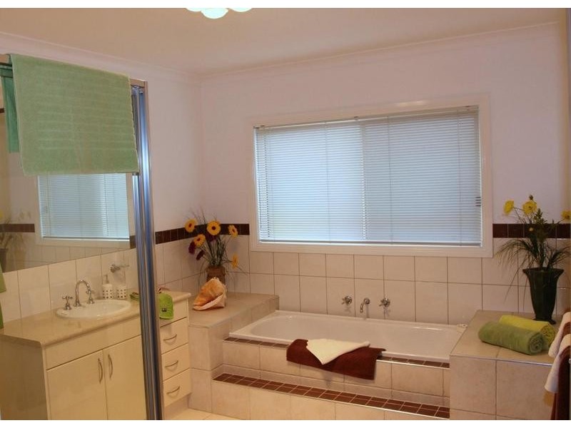 19 Highland Way, Maiden Gully VIC 3551