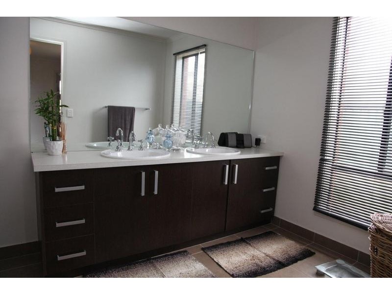 18 Meadows Way, Maiden Gully VIC 3551