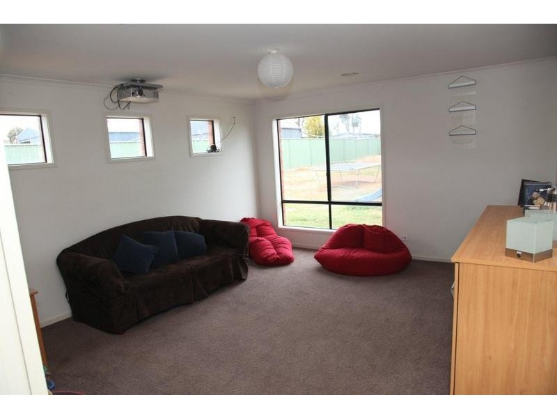 18 Meadows Way, Maiden Gully VIC 3551