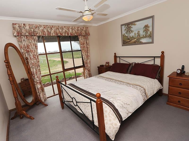 451 Schoolhouse Road, Knowsley VIC 3523