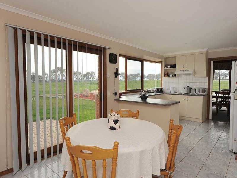 451 Schoolhouse Road, Knowsley VIC 3523