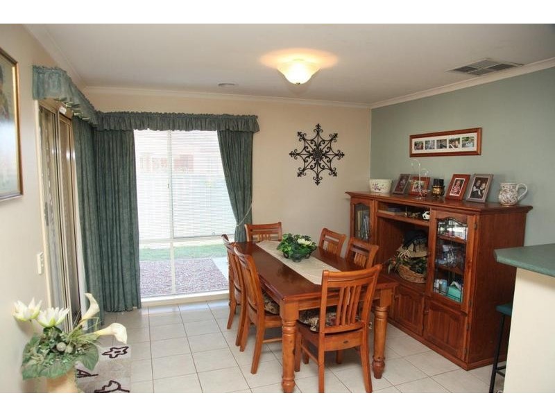 13 Cassandra Cresent, Epsom VIC 3551