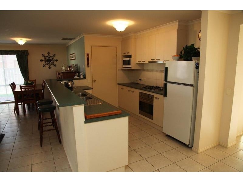 13 Cassandra Cresent, Epsom VIC 3551