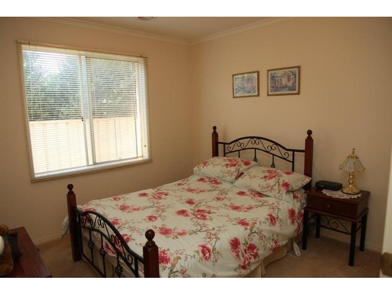 13 Cassandra Cresent, Epsom VIC 3551