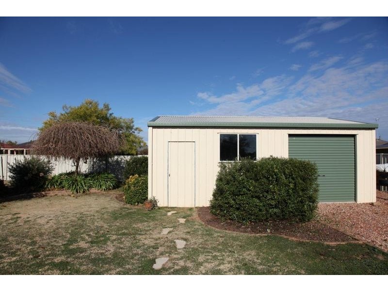 13 Cassandra Cresent, Epsom VIC 3551