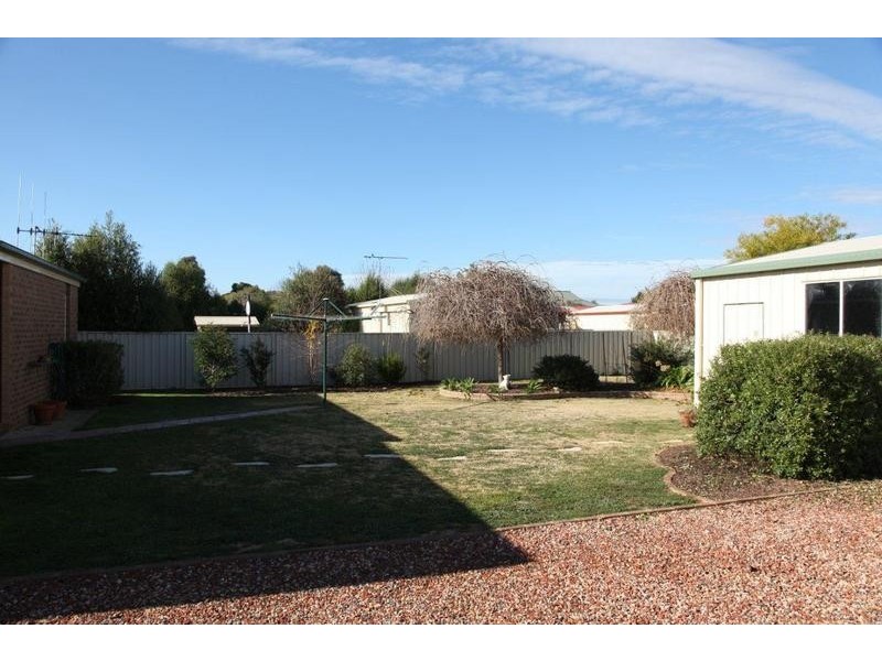 13 Cassandra Cresent, Epsom VIC 3551