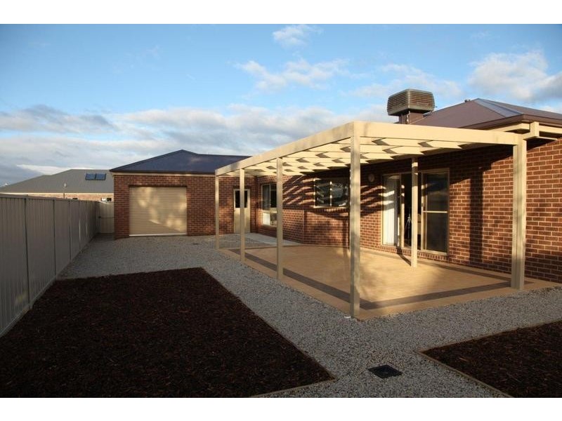 2 Garden Drive, Epsom VIC 3551