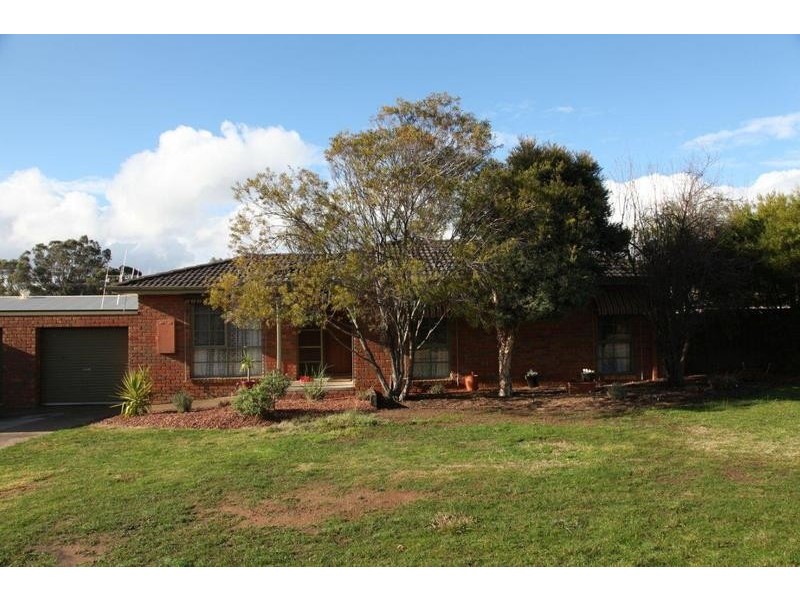 3/4 Collins, Kangaroo Flat VIC 3555