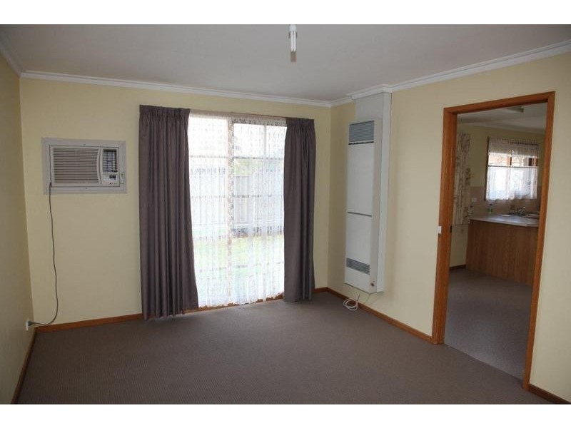 3/4 Collins, Kangaroo Flat VIC 3555