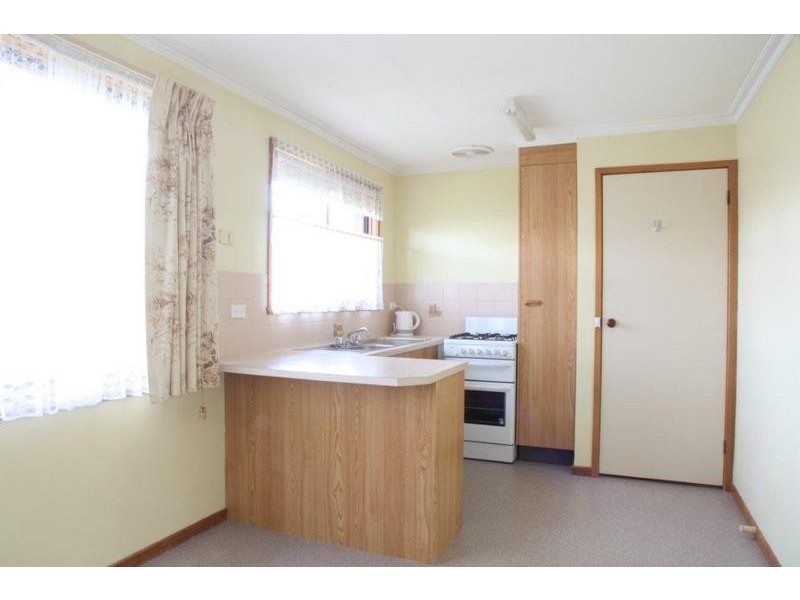 3/4 Collins, Kangaroo Flat VIC 3555