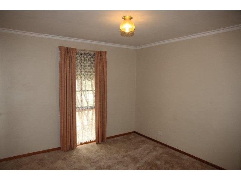 3/4 Collins, Kangaroo Flat VIC 3555