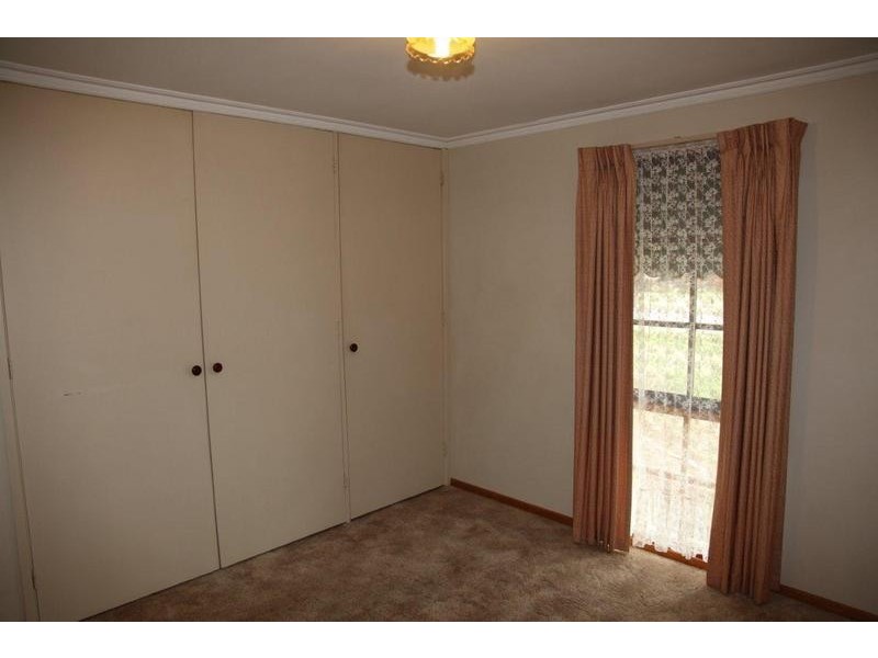 3/4 Collins, Kangaroo Flat VIC 3555