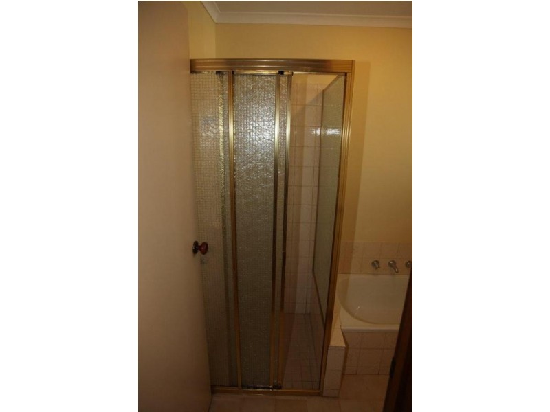 3/4 Collins, Kangaroo Flat VIC 3555