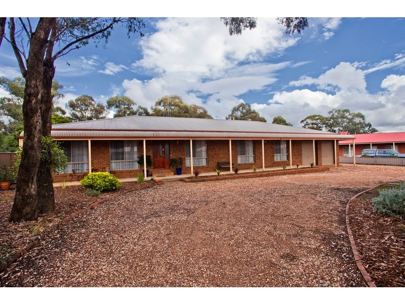 10 Peake Court, Ascot VIC 3551