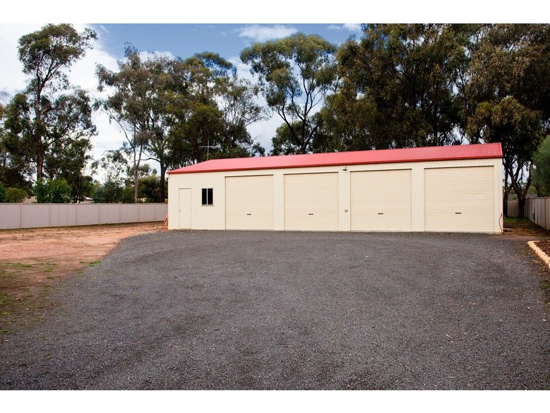 10 Peake Court, Ascot VIC 3551