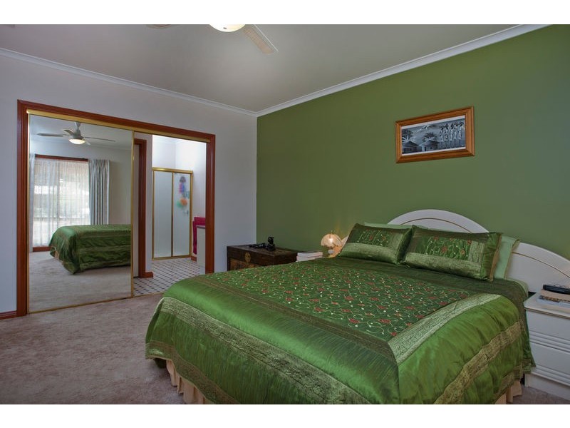 10 Peake Court, Ascot VIC 3551