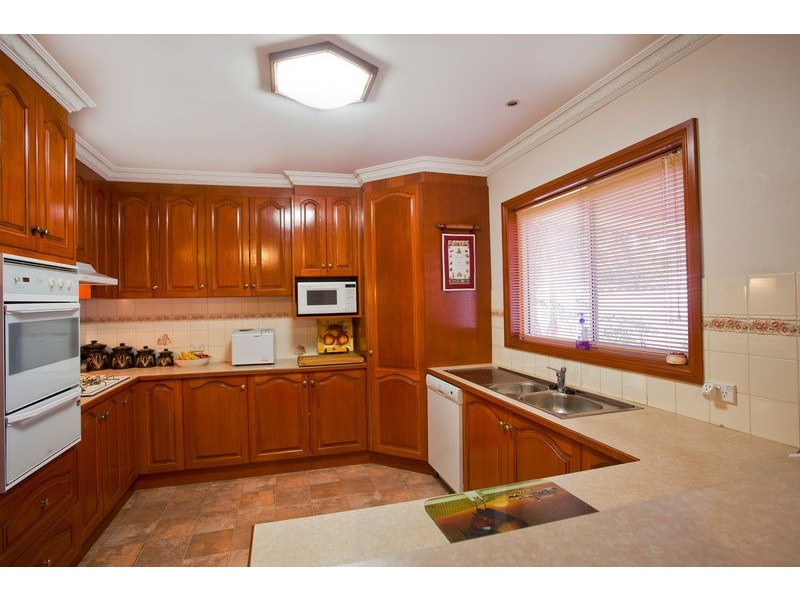10 Peake Court, Ascot VIC 3551