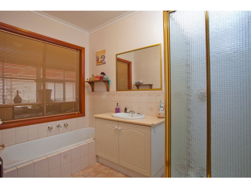 10 Peake Court, Ascot VIC 3551