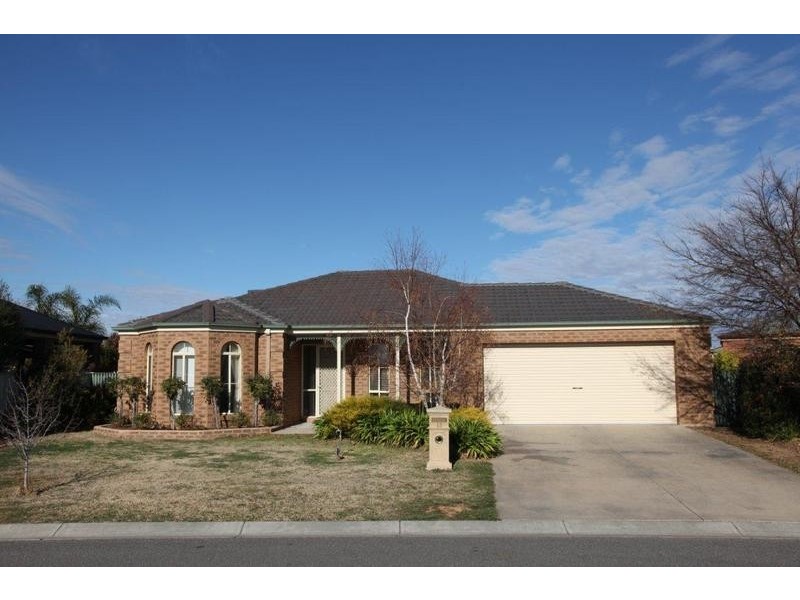 13 Cassandra Cresent, Epsom VIC 3551