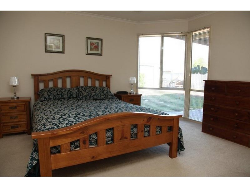 13 Cassandra Cresent, Epsom VIC 3551