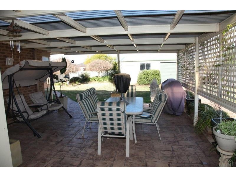 13 Cassandra Cresent, Epsom VIC 3551
