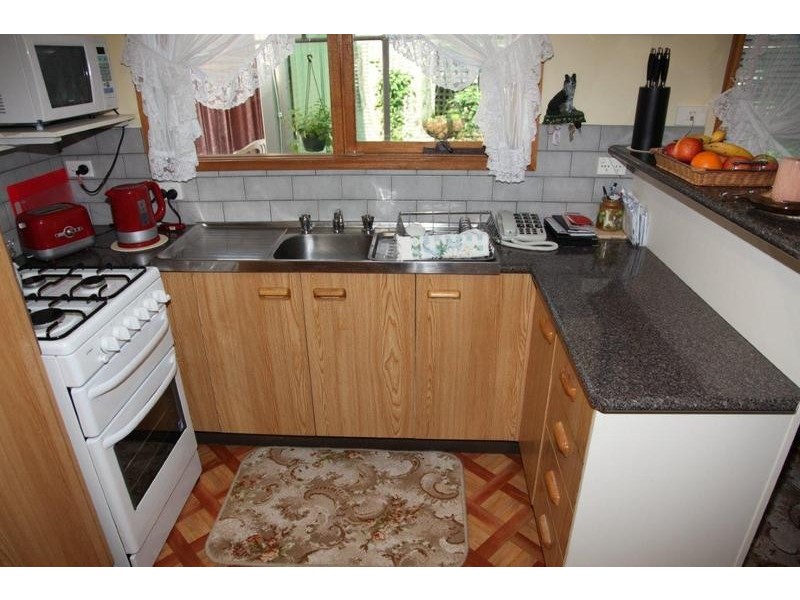 6/4 Collins Street, Kangaroo Flat VIC 3555