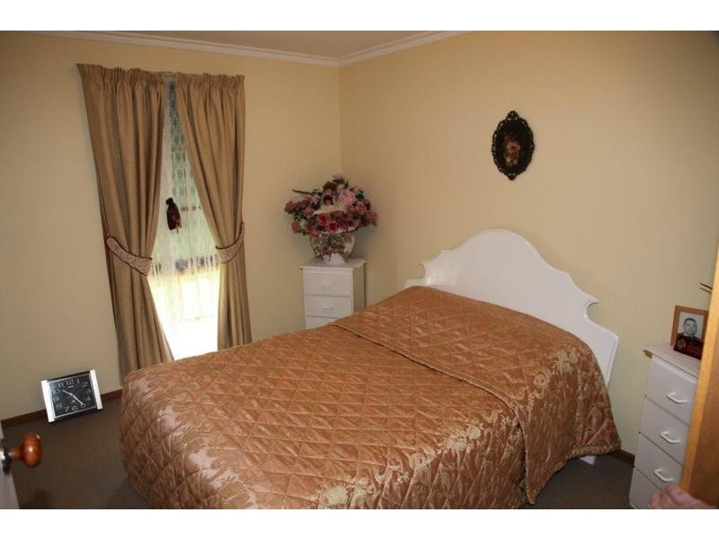 6/4 Collins Street, Kangaroo Flat VIC 3555