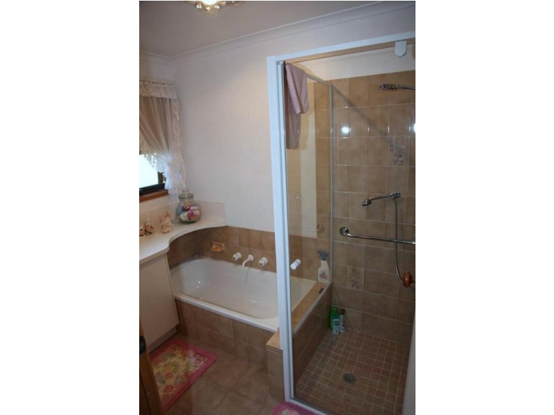 6/4 Collins Street, Kangaroo Flat VIC 3555