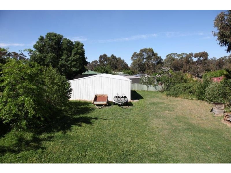 11 Fraser Court, Kangaroo Flat VIC 3555