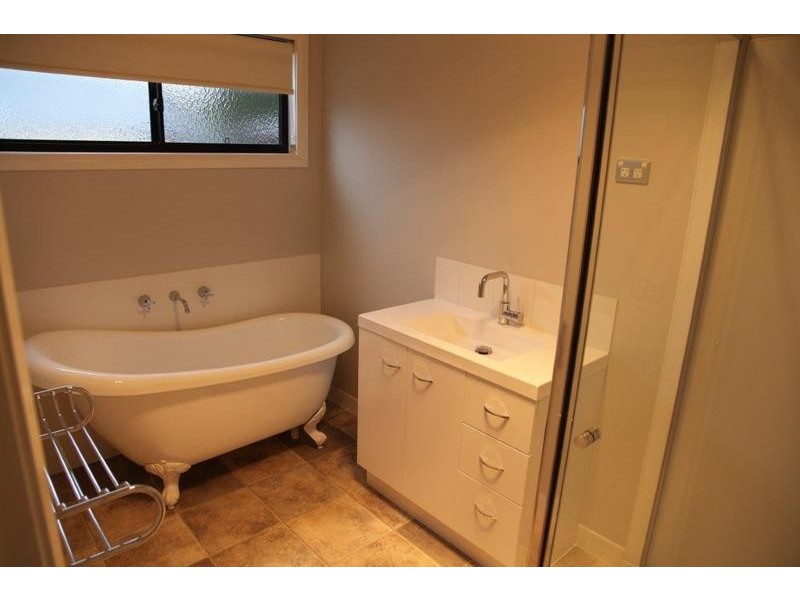 1 / 3a Bailey Street, California Gully VIC 3556