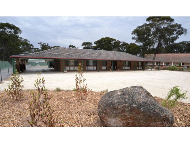 5 Cedar Drive, Ascot VIC 3551