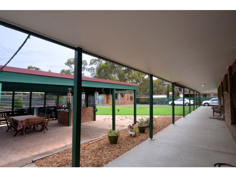 5 Cedar Drive, Ascot VIC 3551