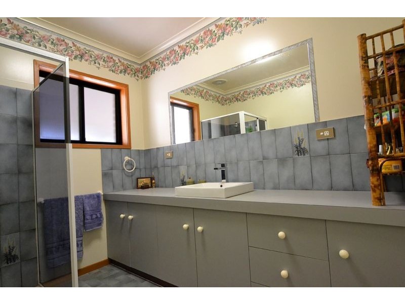 5 Cedar Drive, Ascot VIC 3551